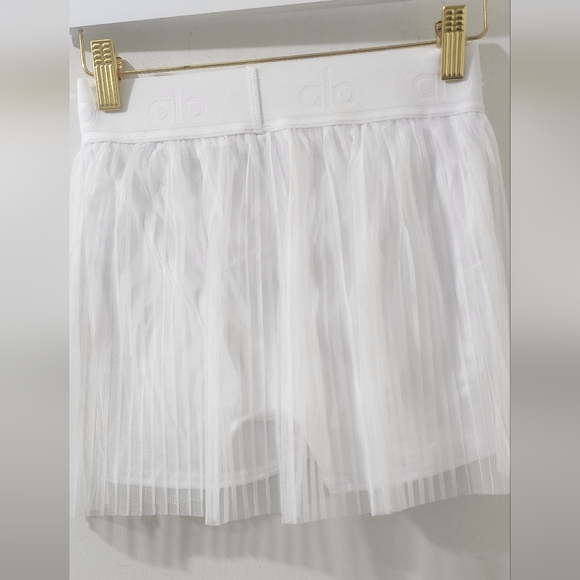 ALO Yoga White Tulle Skirt, Size Extra Small. - Picture 5 of 8
